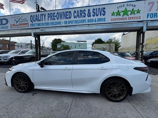 White 2023 Toyota Camry SE Nightshade