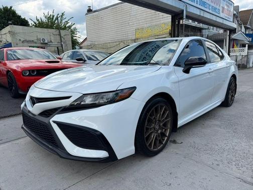 White 2023 Toyota Camry SE Nightshade