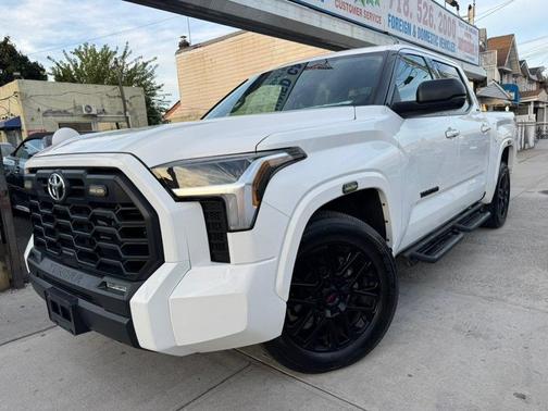 White 2023 Toyota Tundra SR5
