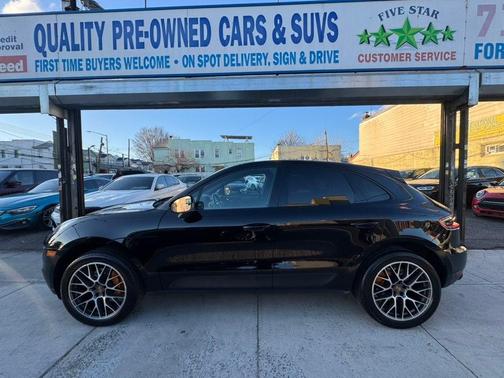 Black 2018 Porsche Macan