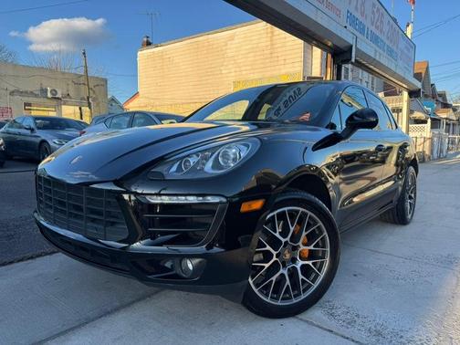 Black 2018 Porsche Macan