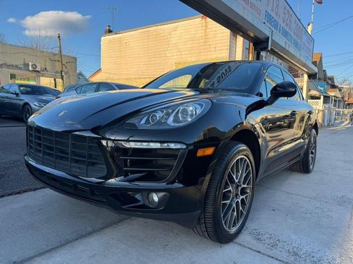 Black 2018 Porsche Macan