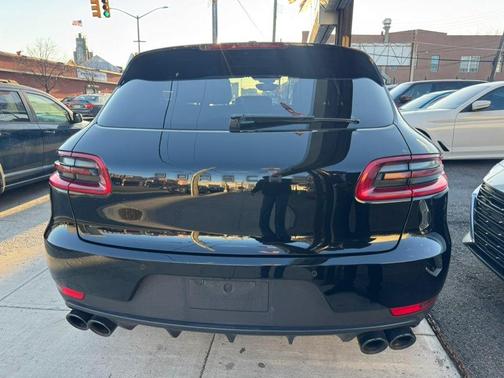 Black 2018 Porsche Macan