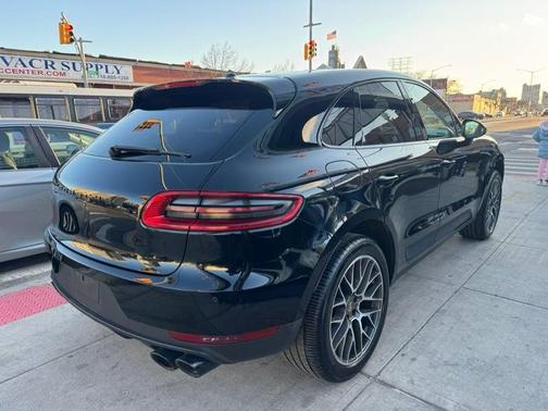 Black 2018 Porsche Macan