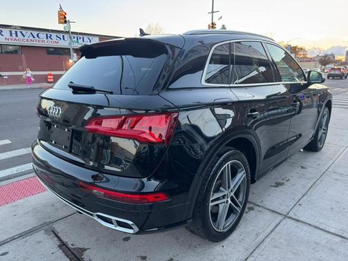 Mythos Black Metallic 2018 Audi SQ5 3.0T Premium Plus