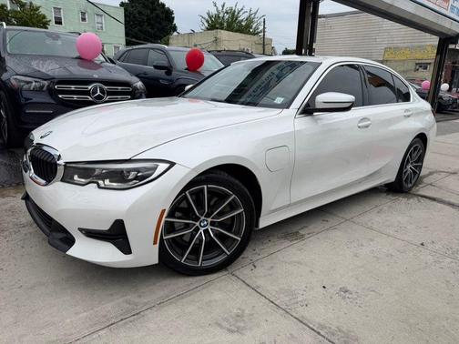 White 2021 BMW 330e xDrive