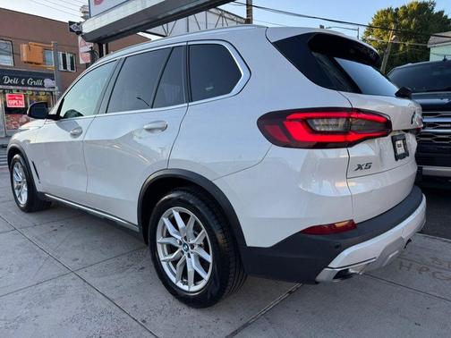 White 2020 BMW X5 xDrive40i