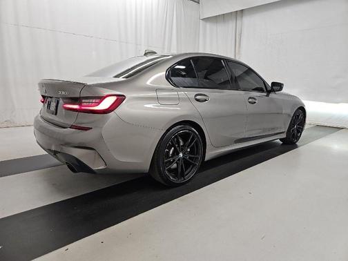 2022 BMW 330 i xDrive