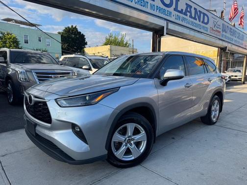 2022 Toyota Highlander LE