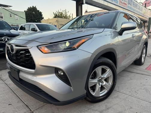 2022 Toyota Highlander LE