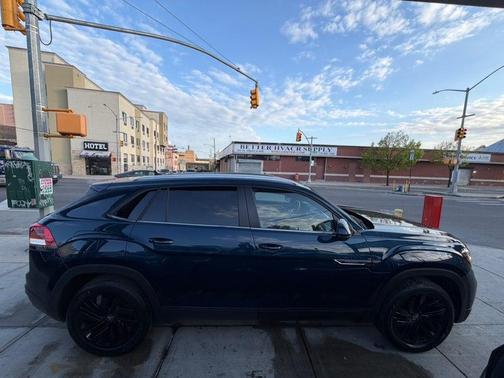 Tourmaline Blue Metallic 2023 Volkswagen Atlas Cross Sport 3.6L V6 SE w/Technology