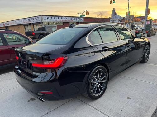 2022 BMW 330 i xDrive