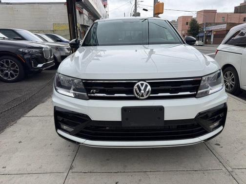 Pure White 2021 Volkswagen Tiguan 2.0T SE R-Line Black