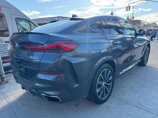 2021 BMW X6 M50i
