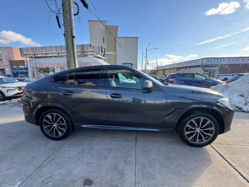 2021 BMW X6 M50i