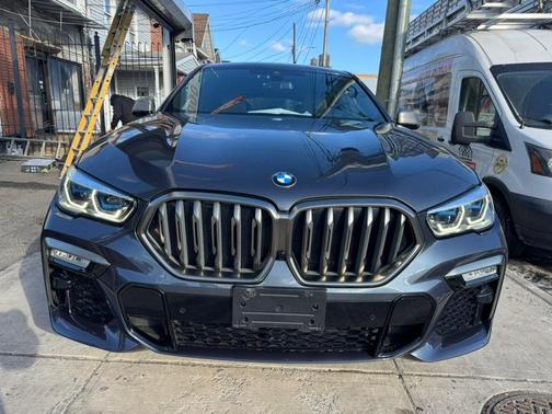 2021 BMW X6 M50i