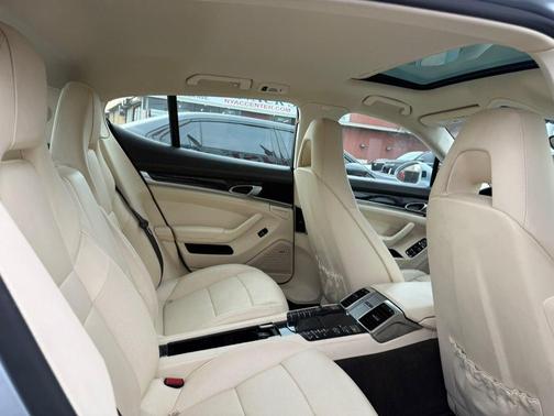 2014 Porsche Panamera 4S