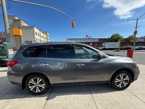 2018 Nissan Pathfinder S