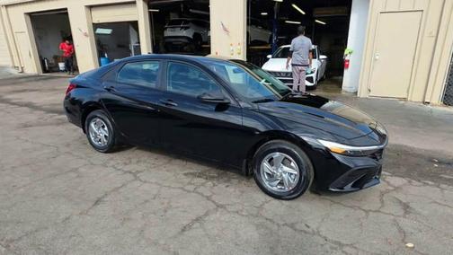 2026 Hyundai ELANTRA SE