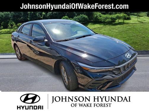 Black 2025 Hyundai ELANTRA SE