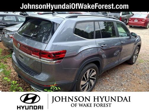 Platinum Gray Metallic 2024 Volkswagen Atlas 2.0T SE w/Technology