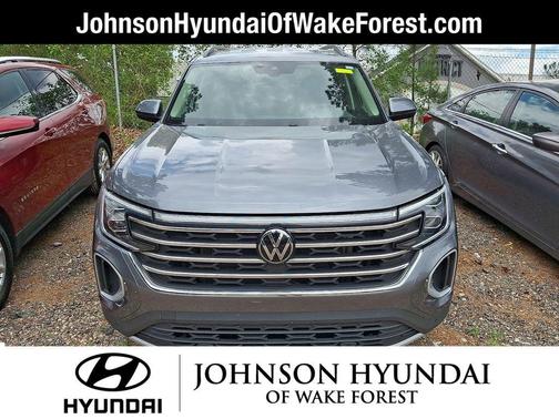 Platinum Gray Metallic 2024 Volkswagen Atlas 2.0T SE w/Technology