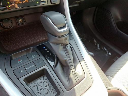 Pearl 2024 Toyota RAV4 Limited