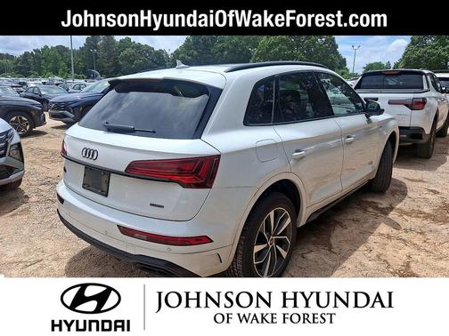 Glacier White Metallic 2024 Audi Q5 45 S line quattro Premium