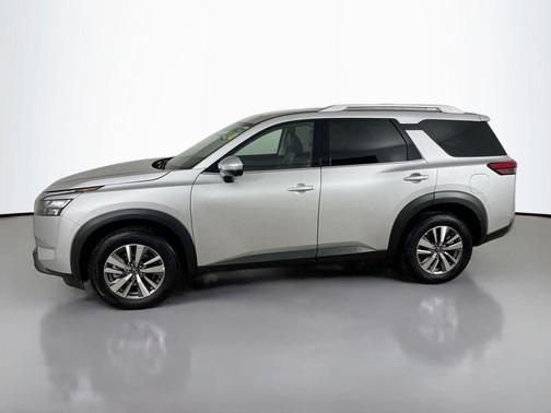 2025 Nissan Pathfinder SL 4WD