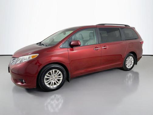 2017 Toyota Sienna XLE