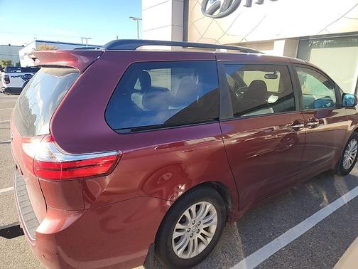 2017 Toyota Sienna XLE