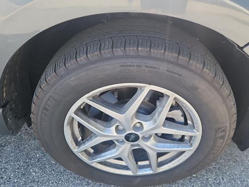 Carbonized Gray Metallic 2024 Ford Edge SEL