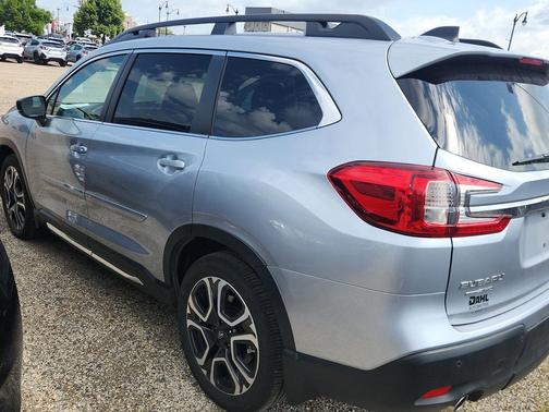 Ice Silver Metallic 2024 Subaru Ascent Limited 7-Passenger
