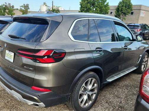 Manhattan Green Metallic 2026 BMW X5 xDrive40i