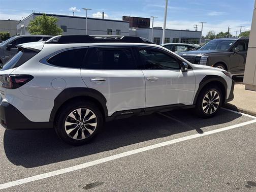 Crystal White Pearl 2024 Subaru Outback Touring XT