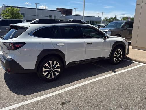 Crystal White Pearl 2024 Subaru Outback Touring XT