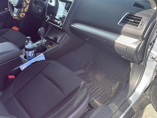 Ice Silver Metallic 2019 Subaru Outback 2.5i Premium