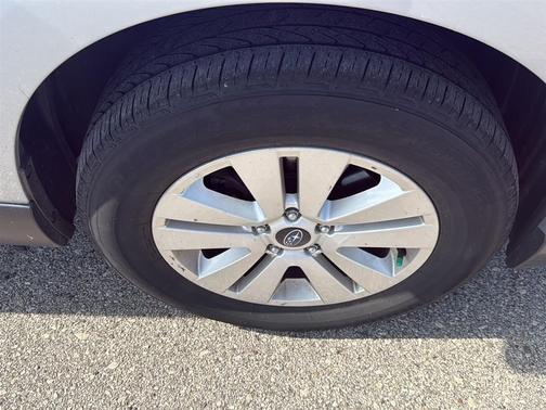 Ice Silver Metallic 2019 Subaru Outback 2.5i Premium