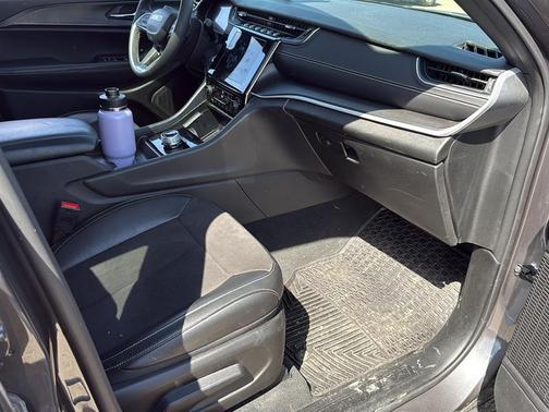 Baltic Gray Metallic Clearcoat 2024 Jeep Grand Cherokee Altitude
