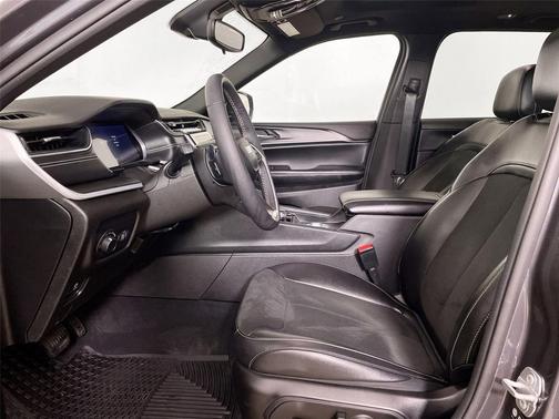 Baltic Gray Metallic Clearcoat 2024 Jeep Grand Cherokee Altitude