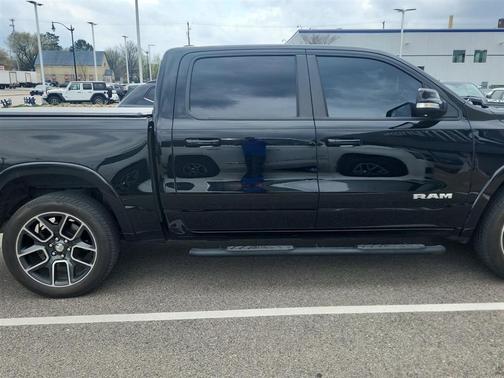 Diamond Black Crystal Pearlcoat 2021 RAM 1500 Laramie