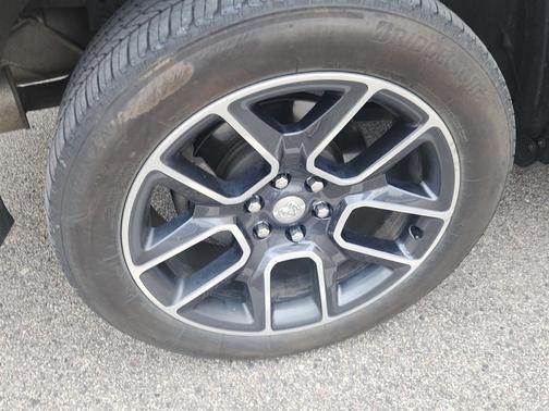 Diamond Black Crystal Pearlcoat 2021 RAM 1500 Laramie