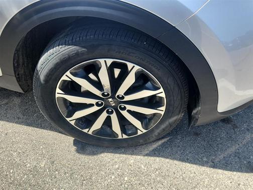 Sparkling Silver 2017 Kia Sportage EX