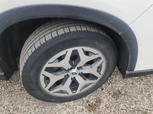 Crystal White Pearl 2023 Subaru Forester Premium