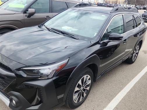 Crystal Black Silica 2023 Subaru Outback Limited