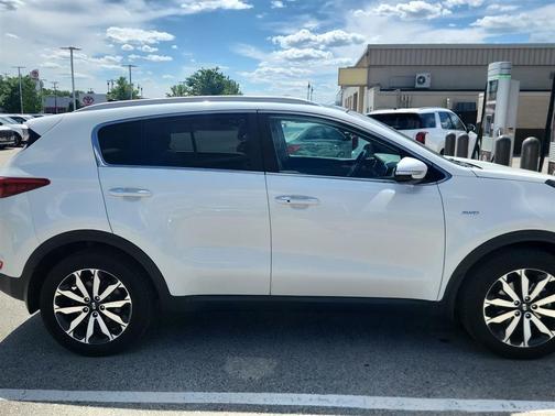 Snow White Pearl 2017 Kia Sportage EX