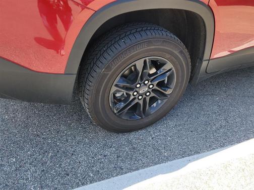 Cherry Red Tintcoat 2022 Chevrolet Traverse LT Cloth