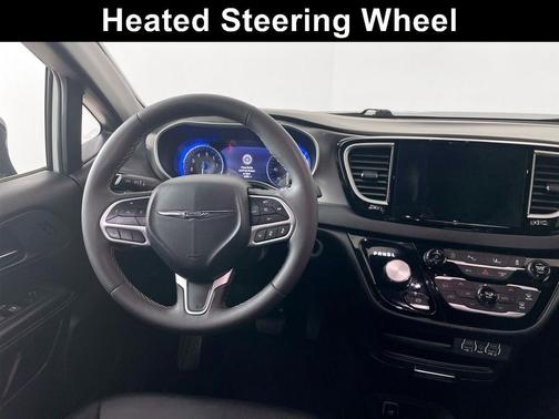 Bright White Clearcoat 2025 Chrysler Pacifica L