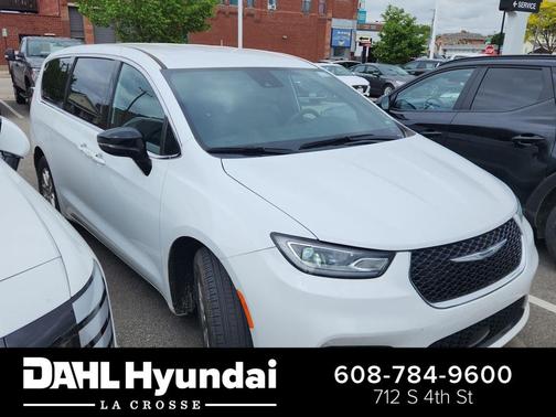 Bright White Clearcoat 2025 Chrysler Pacifica L