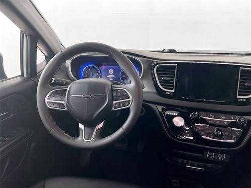 Bright White Clearcoat 2025 Chrysler Pacifica L